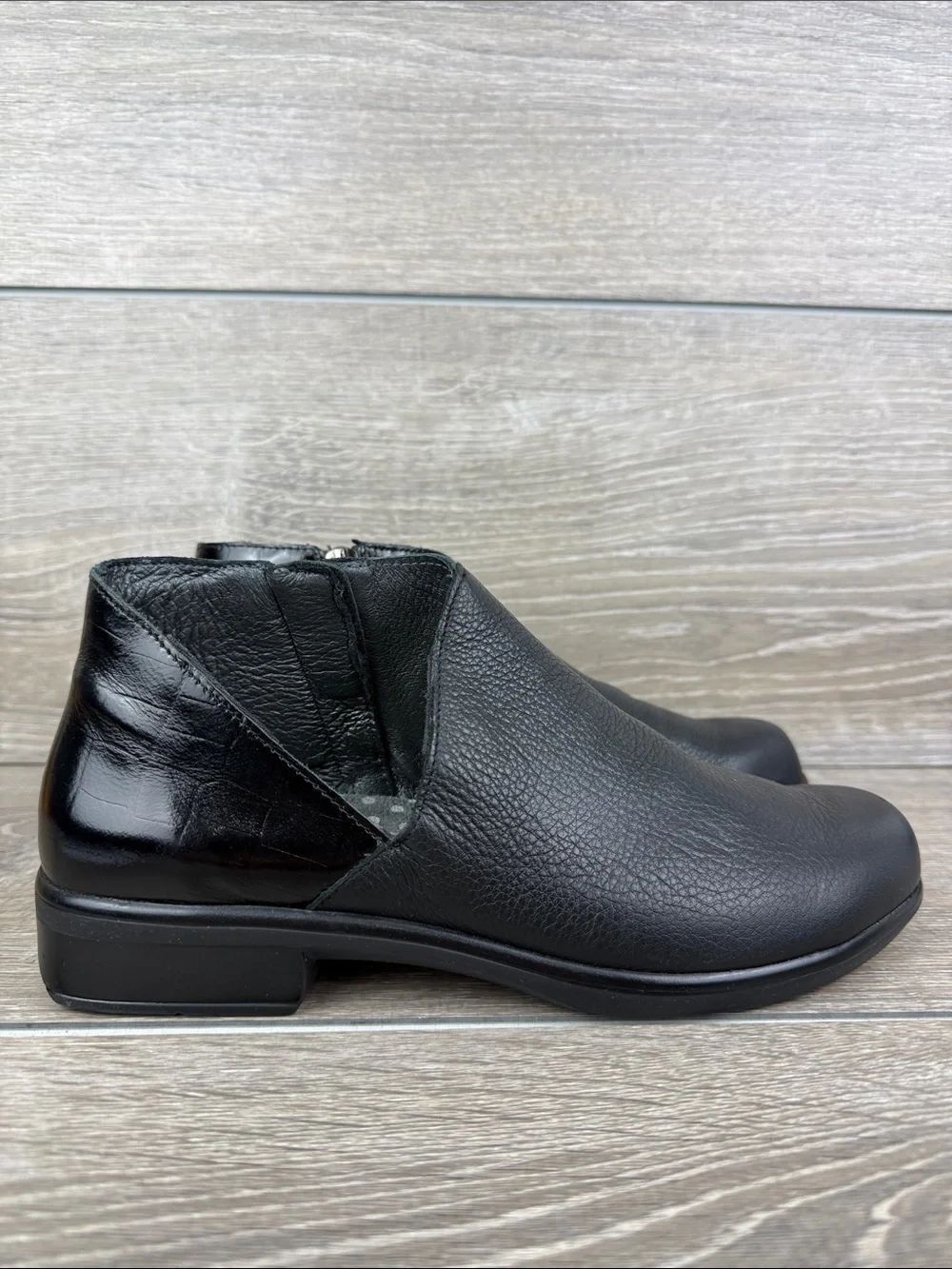 Naot Bayamo Women’s Sz 7/EU 38 Black Leather Cutout Inside Zip Ankle Booties NWT